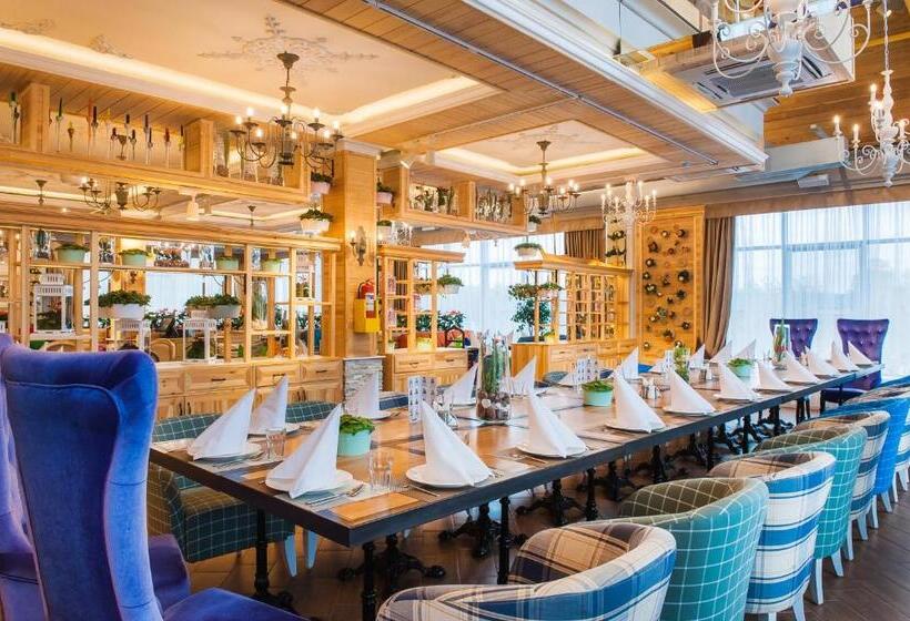 هتل Balqaragai Forest Family Resorts