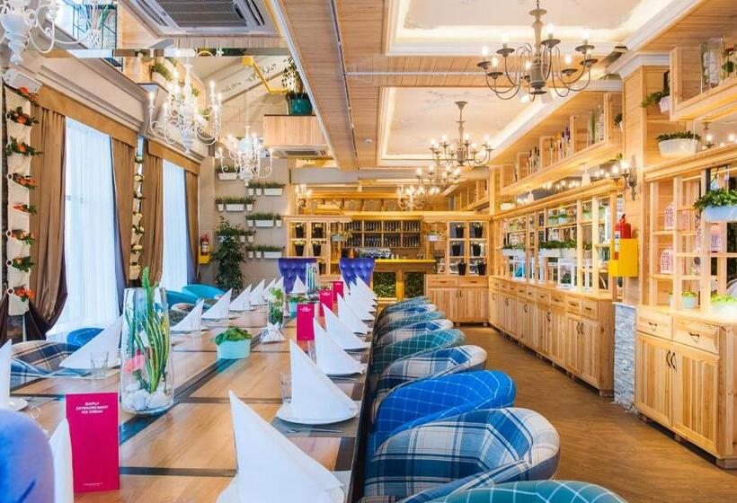 هتل Balqaragai Forest Family Resorts