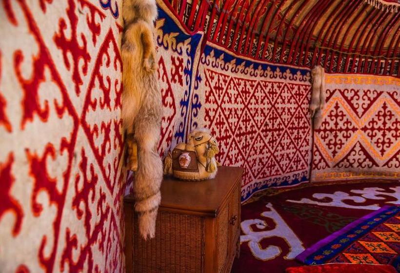 هتل Balqaragai Forest Family Resorts