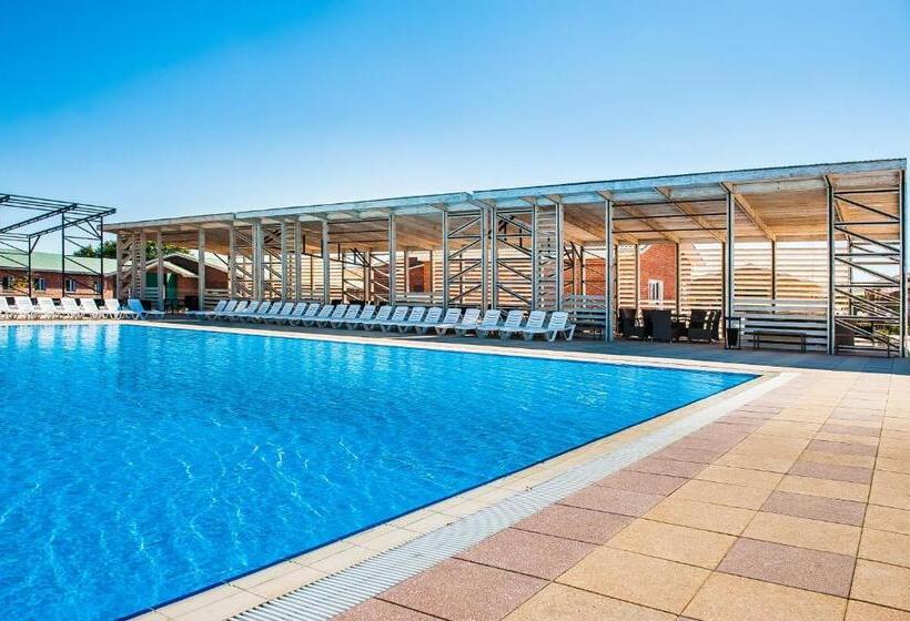 هتل Balqaragai Forest Family Resorts