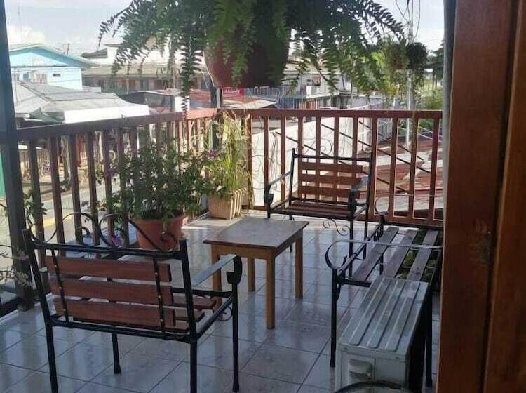 هتل کپسول Cabinas Carolina