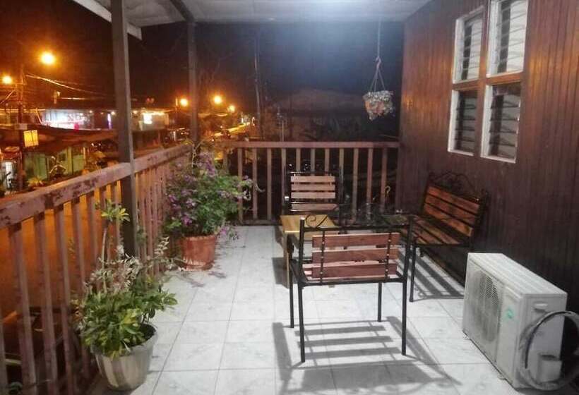 هتل کپسول Cabinas Carolina