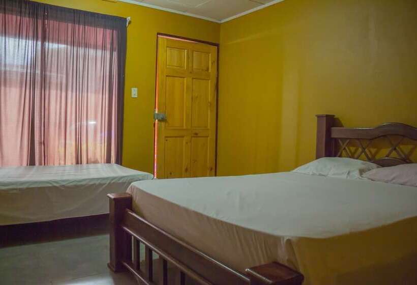 هتل کپسول Cabinas Carolina