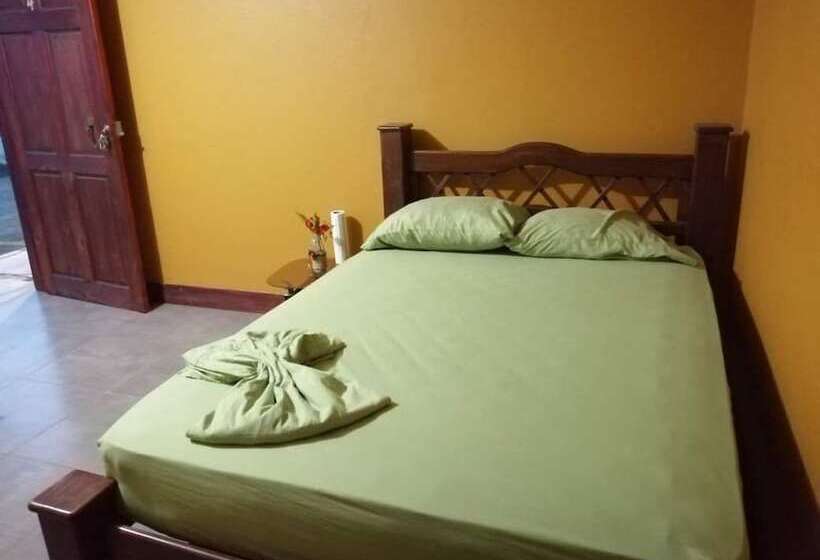 هتل کپسول Cabinas Carolina