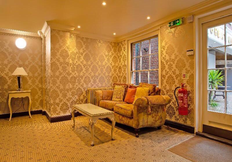 호텔 Great White Horse