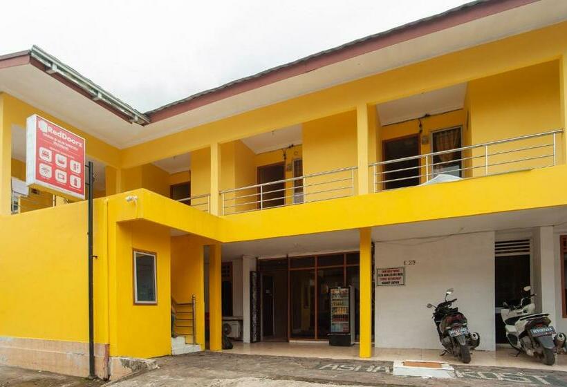 호텔 Reddoorz Syariah At Jalan Wayhitam Palembang