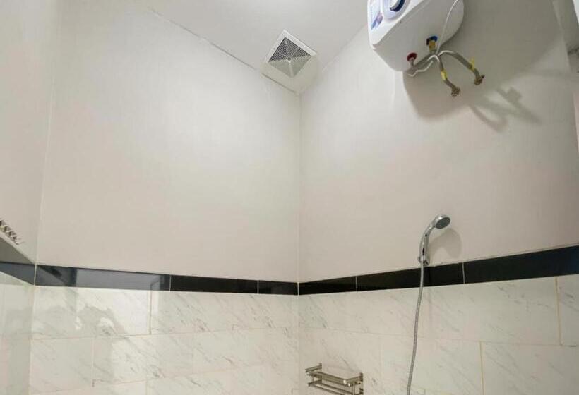 ホテル Reddoorz Plus At Orange Diponogoro Palangkaraya