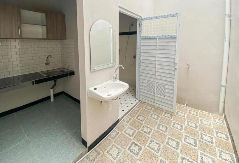 ホテル Reddoorz Plus At Orange Diponogoro Palangkaraya