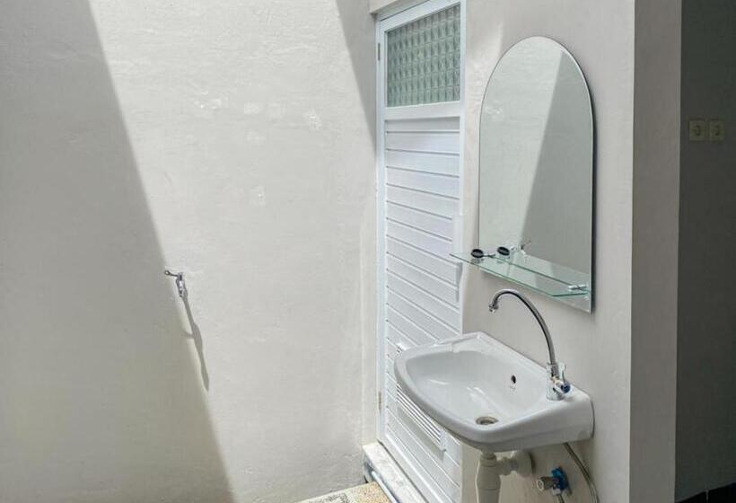 ホテル Reddoorz Plus At Orange Diponogoro Palangkaraya