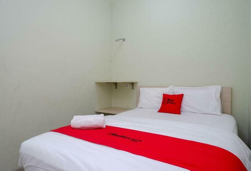 Отель Reddoorz Syariah Near Gerbang Tol Krapyak 2 Semarang