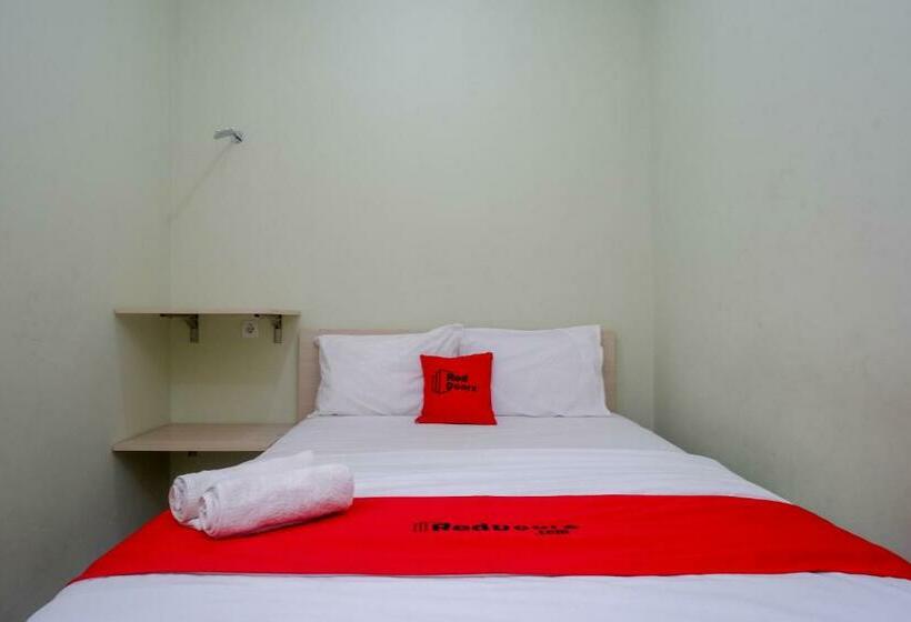 Отель Reddoorz Syariah Near Gerbang Tol Krapyak 2 Semarang