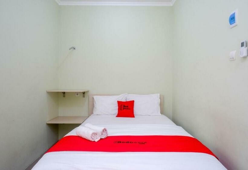 Отель Reddoorz Syariah Near Gerbang Tol Krapyak 2 Semarang