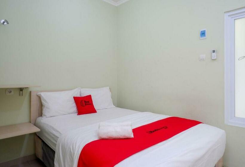 Отель Reddoorz Syariah Near Gerbang Tol Krapyak 2 Semarang