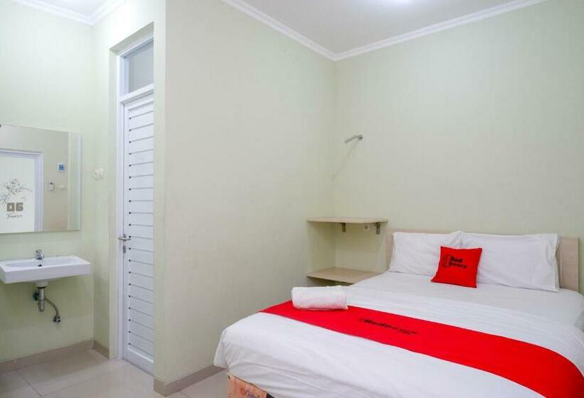 Отель Reddoorz Syariah Near Gerbang Tol Krapyak 2 Semarang