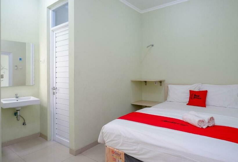 Отель Reddoorz Syariah Near Gerbang Tol Krapyak 2 Semarang