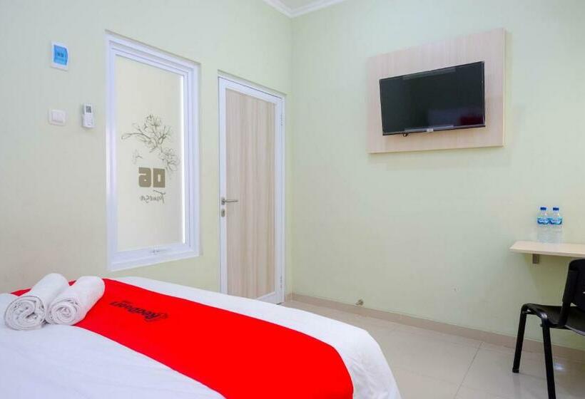 Отель Reddoorz Syariah Near Gerbang Tol Krapyak 2 Semarang