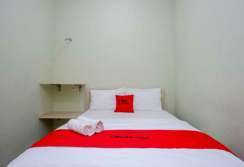 Отель Reddoorz Syariah Near Gerbang Tol Krapyak 2 Semarang