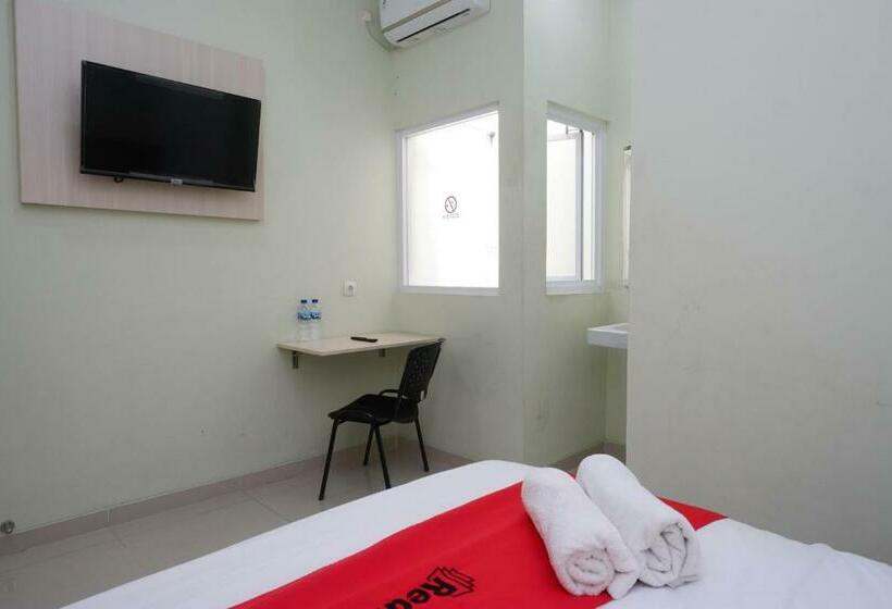 Отель Reddoorz Syariah Near Gerbang Tol Krapyak 2 Semarang