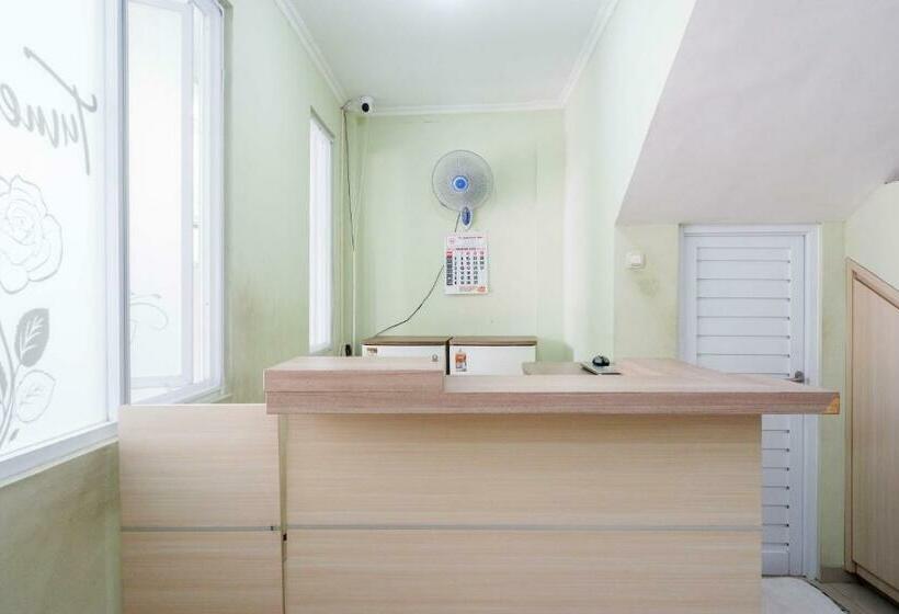 Отель Reddoorz Syariah Near Gerbang Tol Krapyak 2 Semarang