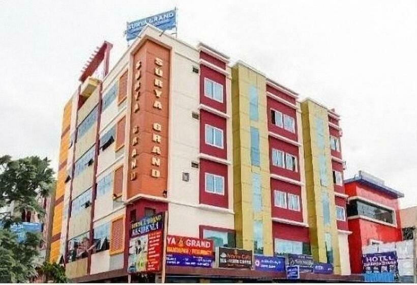 酒店 Surya Grand Tiruchanoor Tirupati