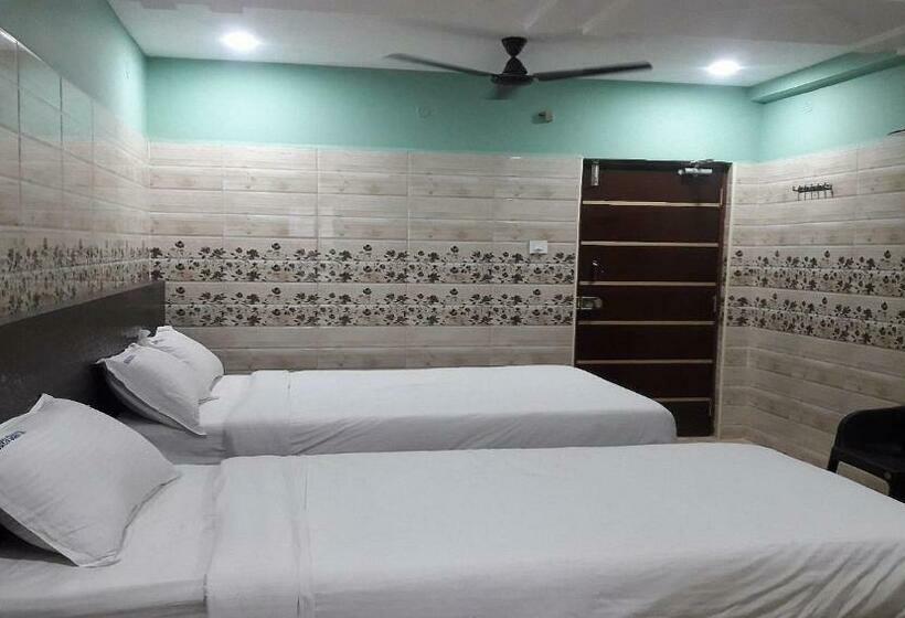 酒店 Surya Grand Tiruchanoor Tirupati