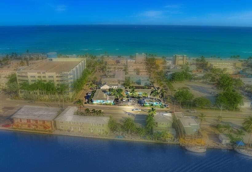 Отель The Caroline