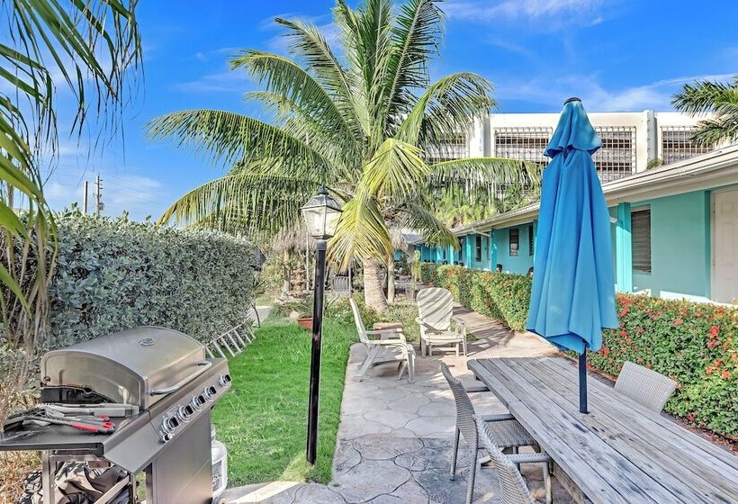 Отель The Caroline