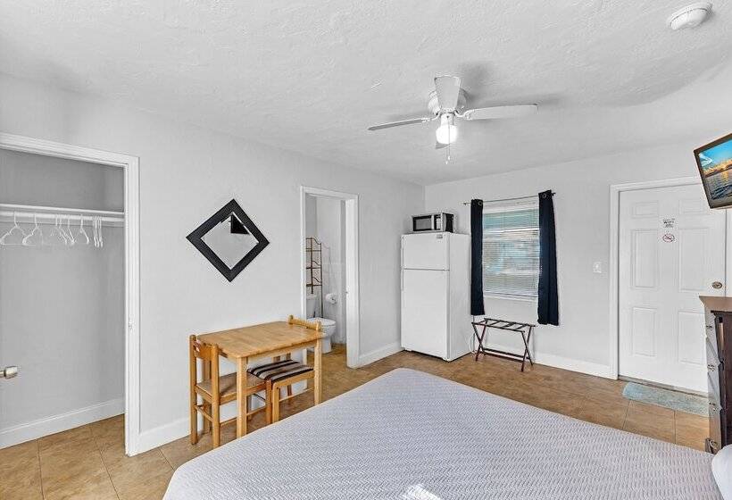 Отель The Caroline