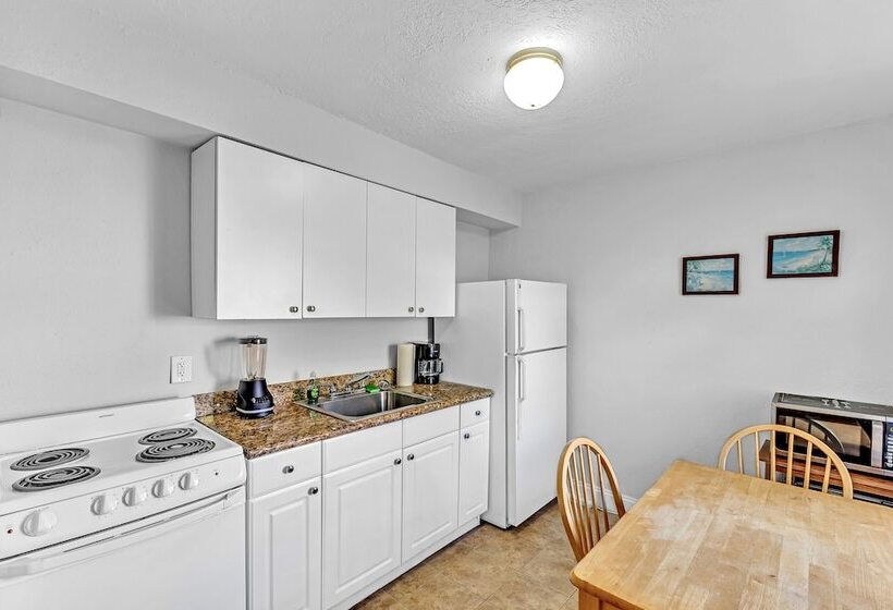 Отель The Caroline