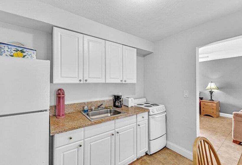 Отель The Caroline