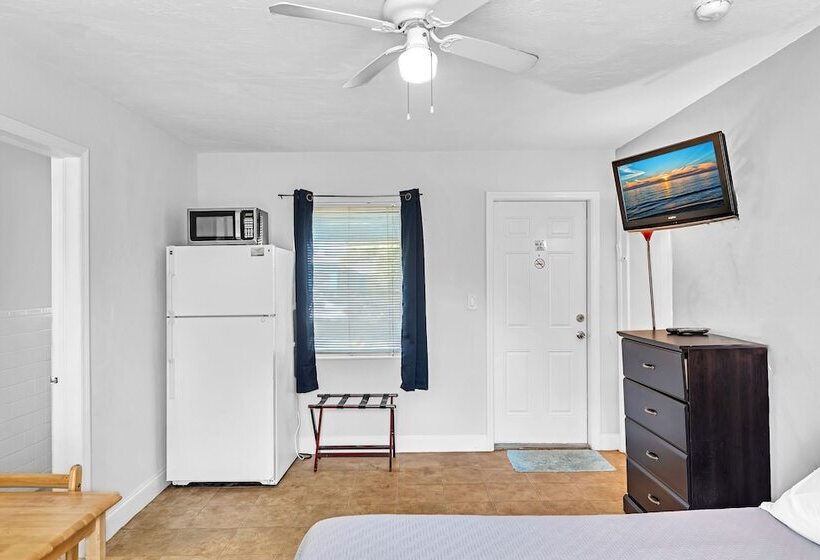 Отель The Caroline