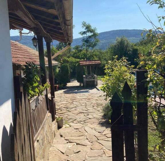 Pension (Hôtel basse catégorie) благата къща