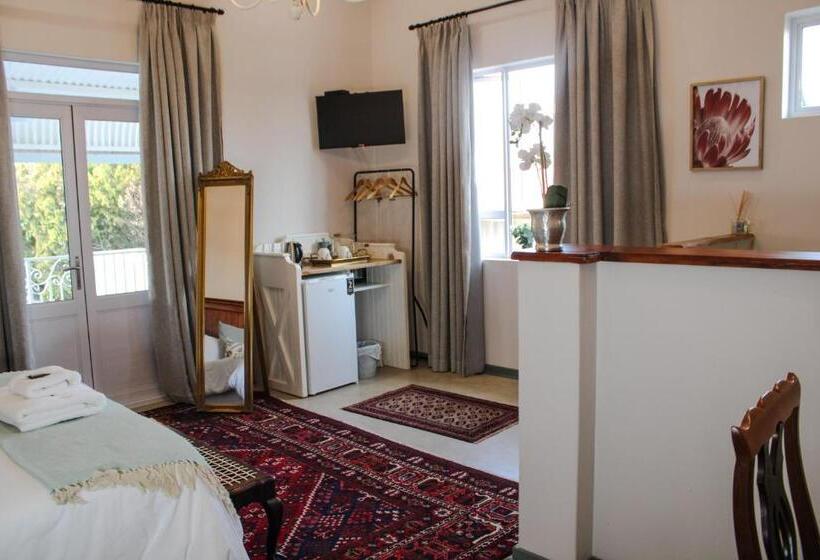 פנסיון Treetops