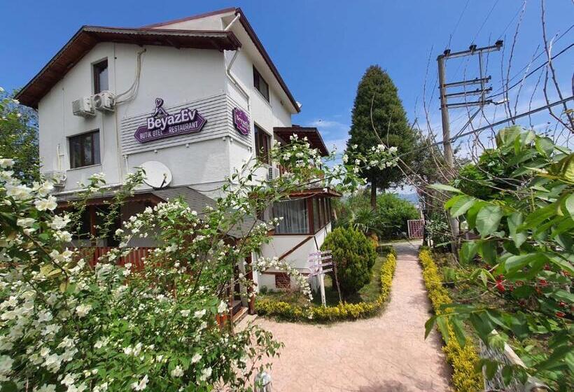 Beyazev Buti̇k Otel Maşuki̇ye