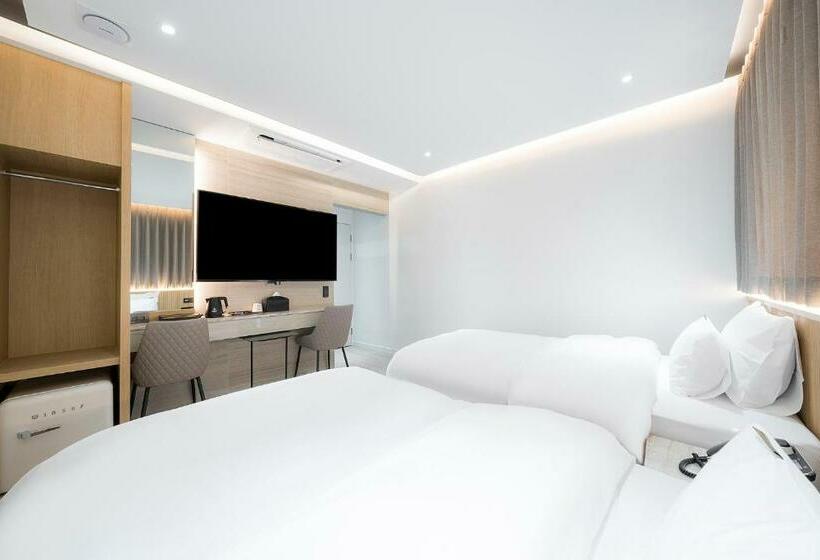 Brown Dot Hotel Pyeonghwa Plaza