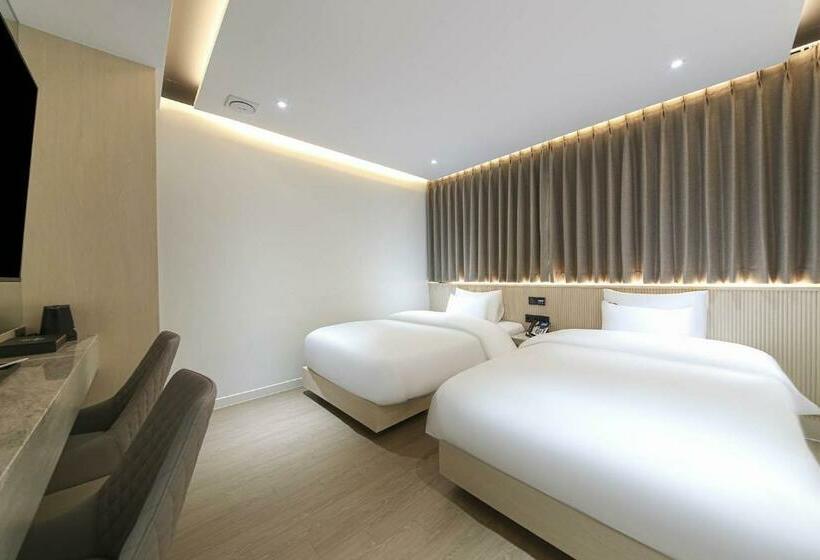 Brown Dot Hotel Pyeonghwa Plaza