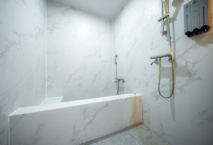 Brown Dot Hotel Pyeonghwa Plaza