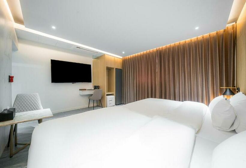 Brown Dot Hotel Pyeonghwa Plaza