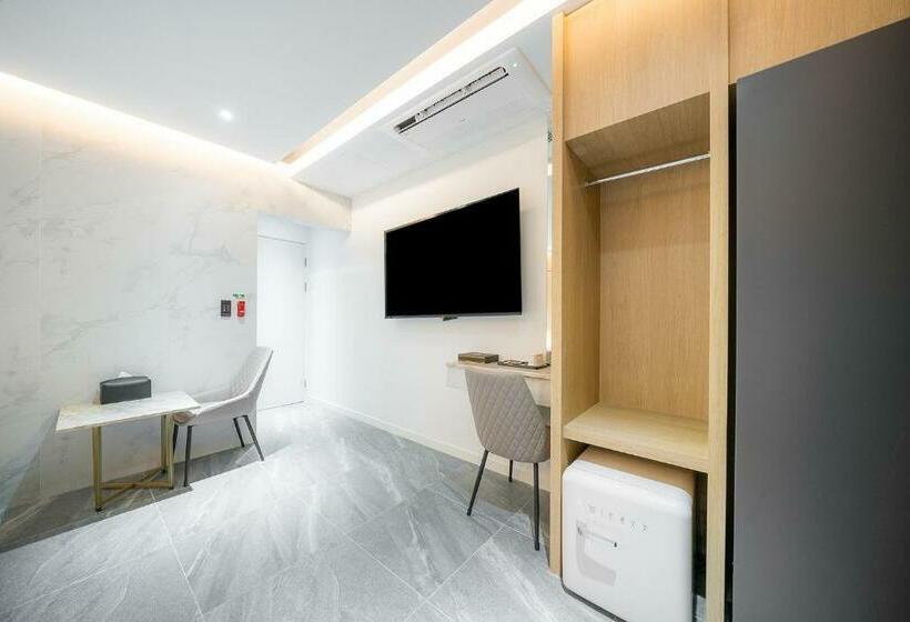 Brown Dot Hotel Pyeonghwa Plaza