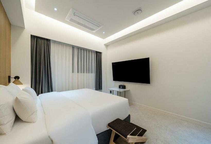 Brown Dot Hotel Pyeonghwa Plaza