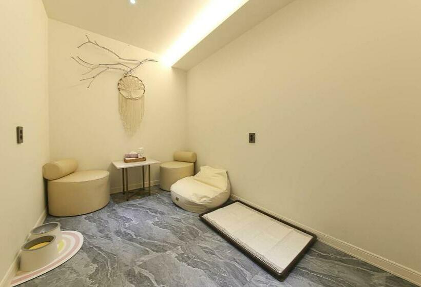 Brown Dot Hotel Pyeonghwa Plaza