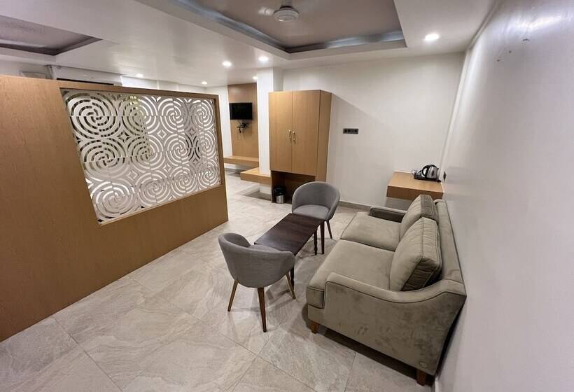 酒店 Diviyum Manor