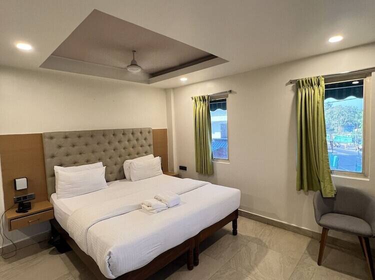 酒店 Diviyum Manor