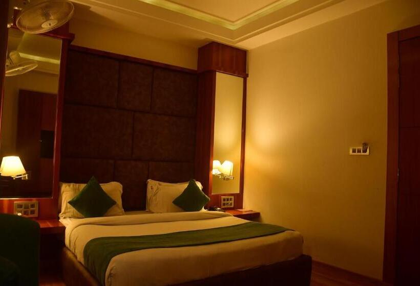 Отель Millennium Inn, Prayagraj