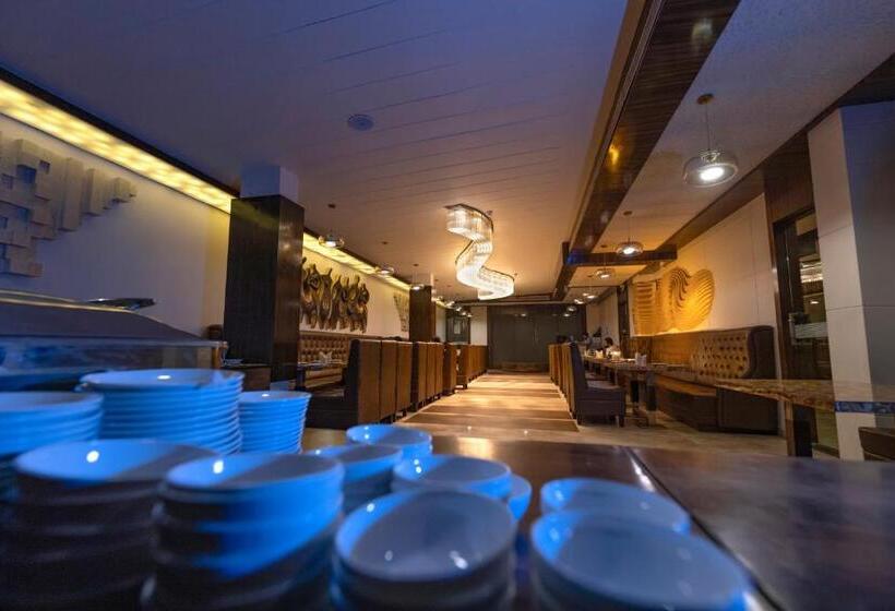 Отель Millennium Inn, Prayagraj