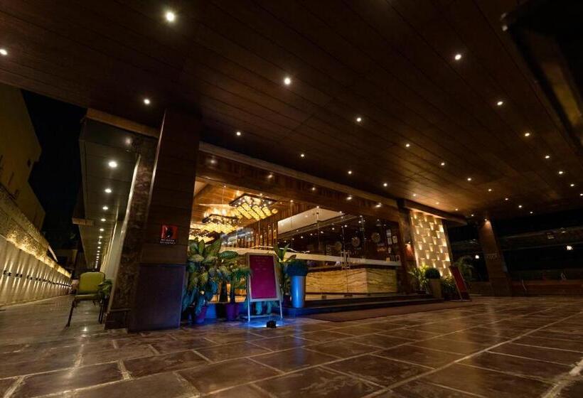 Отель Millennium Inn, Prayagraj