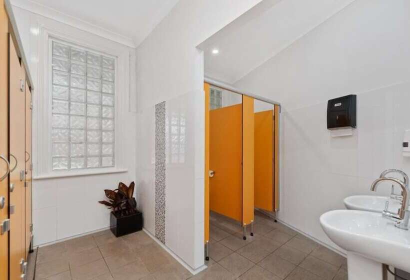 فندق The Commercial Quarters