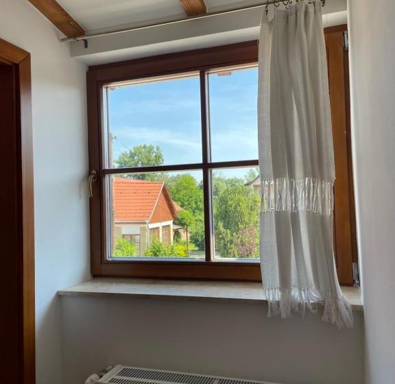 بنسيون Kis Duna Vendégház