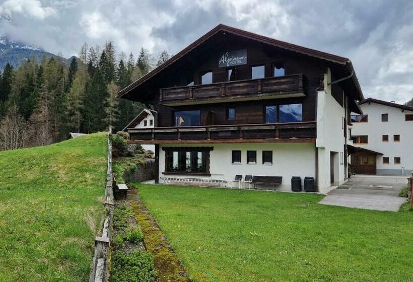 Alpinum Hostel