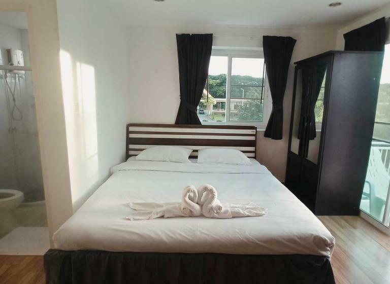 住宿加早餐  Charlie S Angels Hotel Restaurant